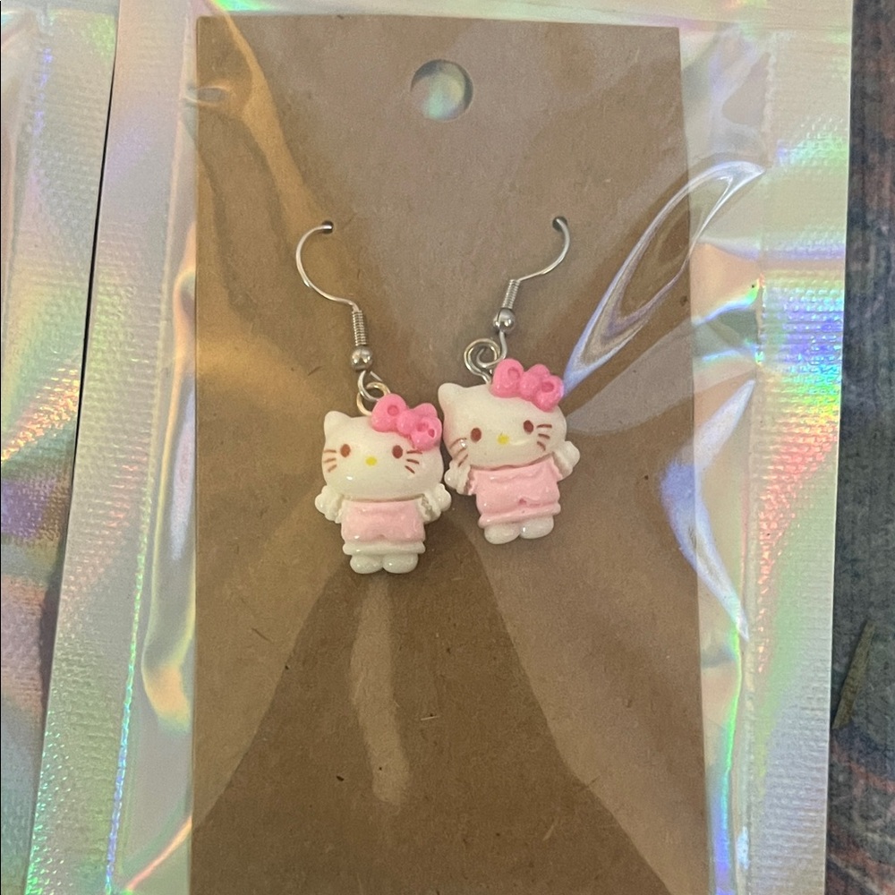 Two pairs of hello kitty earrings cute! - Picture 3 of 3